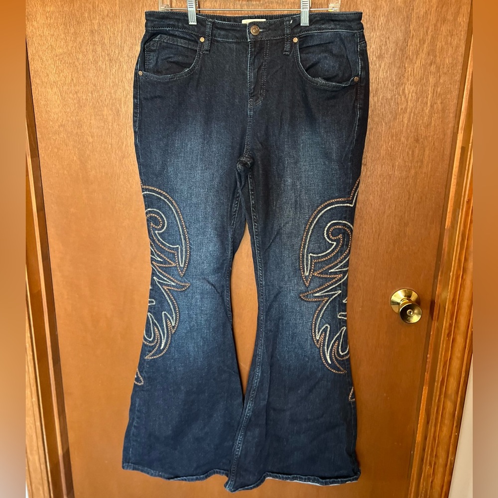 Shyanne Boot Stitch Flares